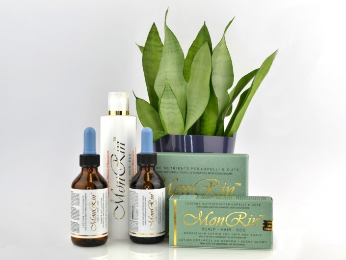 Co stosować na&nbsp;porost włosów?<br />MonRin naturalne kosmetyki do&nbsp;włosów.”/></p>
<p><font color=